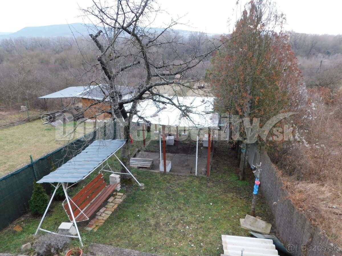 Ponúkame Vám na predaj záhradnú poschodovú chatku v Kamenici