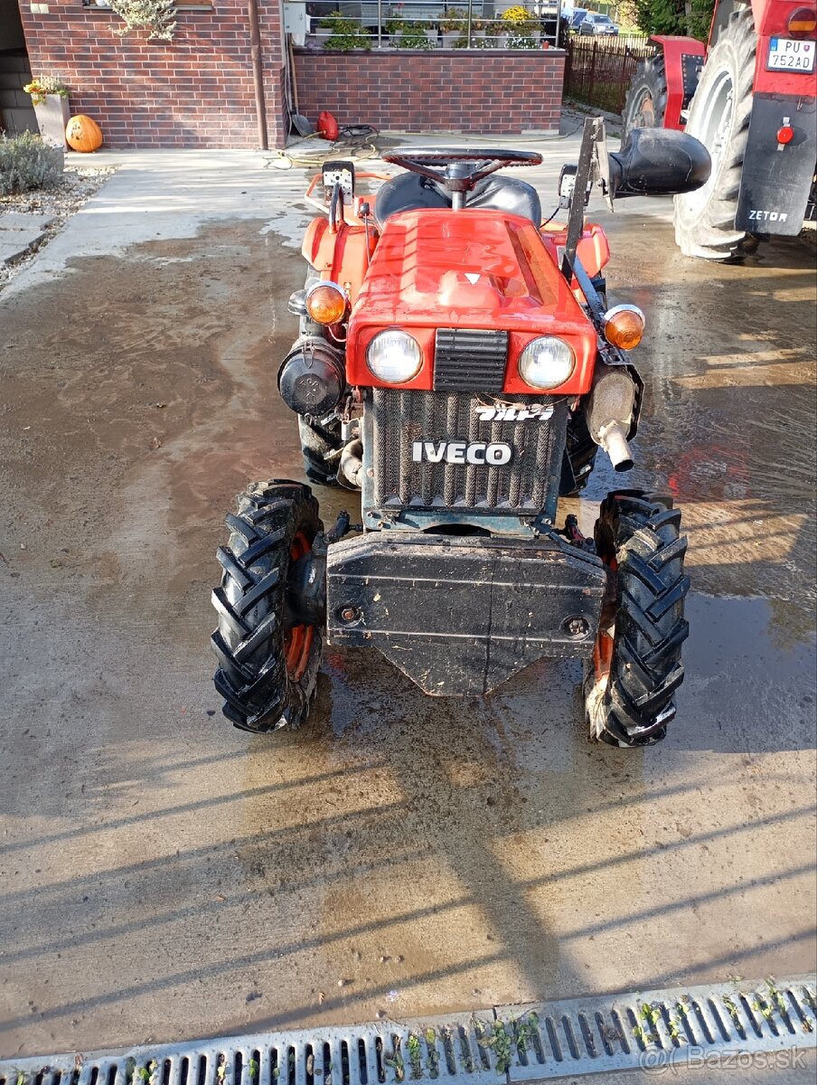 Malotraktor Kubota B7000