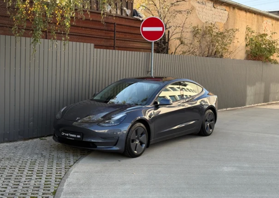 Tesla Model 3 Long Range