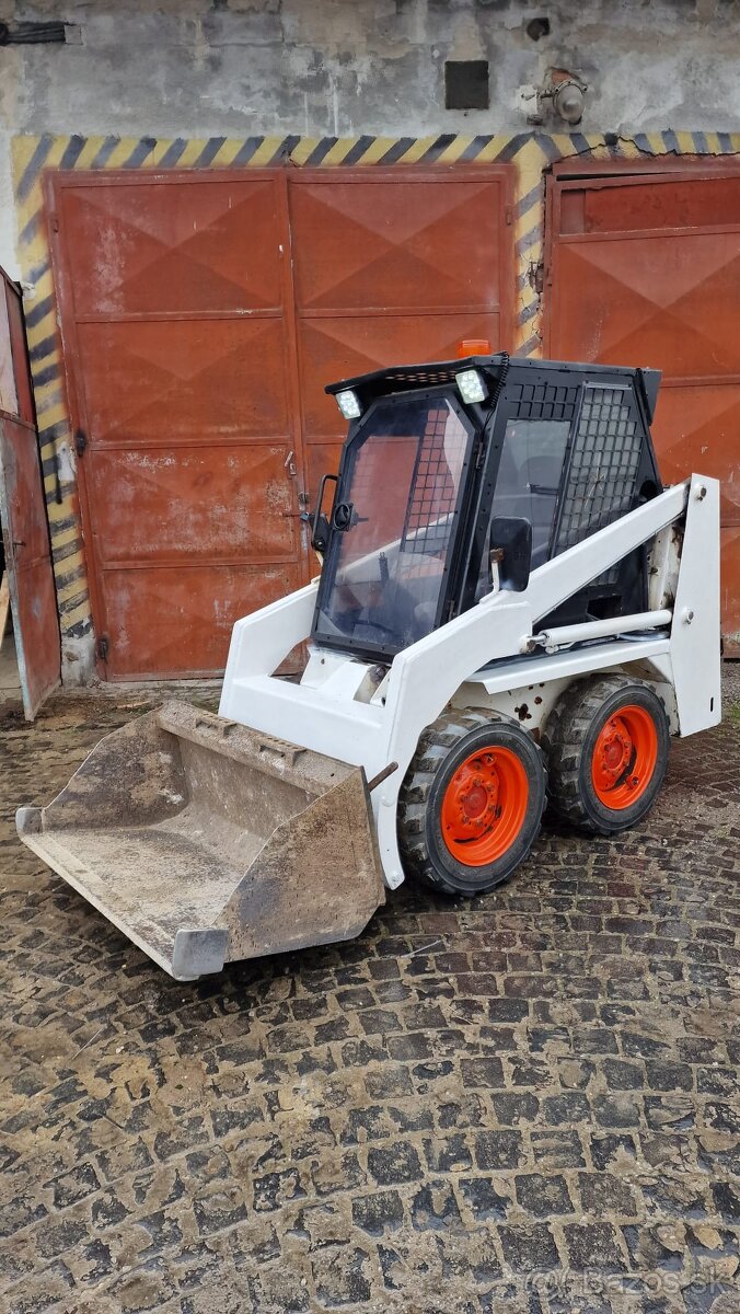 Bobcat 543 šmykom riadený nakladač