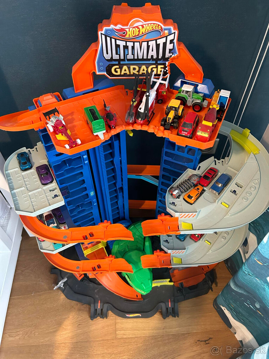 Hot Wheels City Garáž s T-Rexom a vláčik LEGO