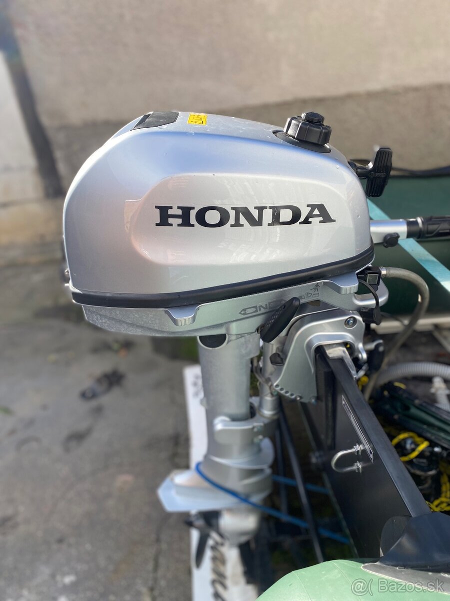 Lodný závesný motor Honda