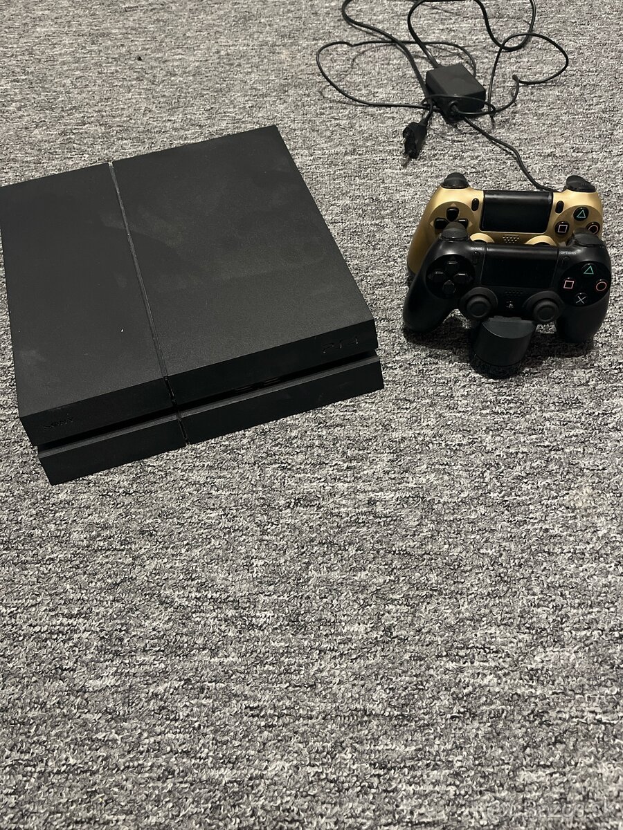 PlayStation 4 + 2x ovládač + nabíjacia stanica na 2 ovládače