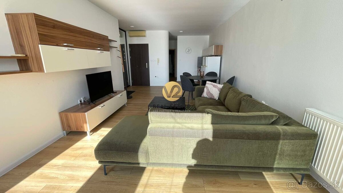 FOR RENT  NA PRENÁJOM priestranný 2-izbový byt Nitra - cent