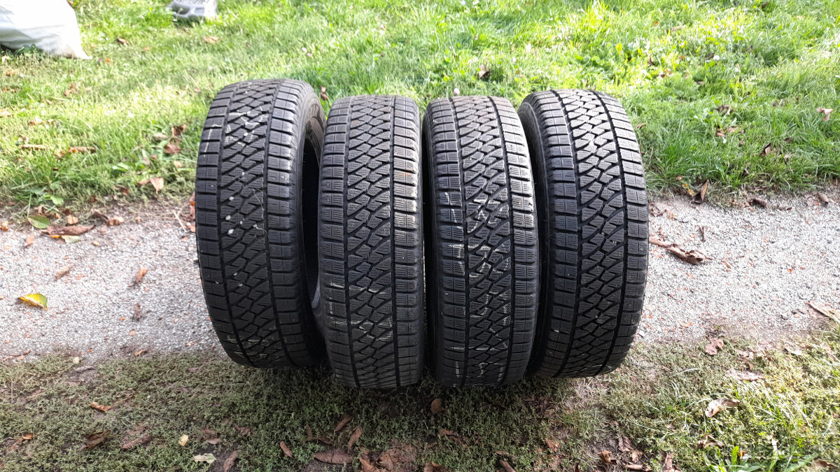 Bridgestone Blizzak 215/65 R16 C zimné