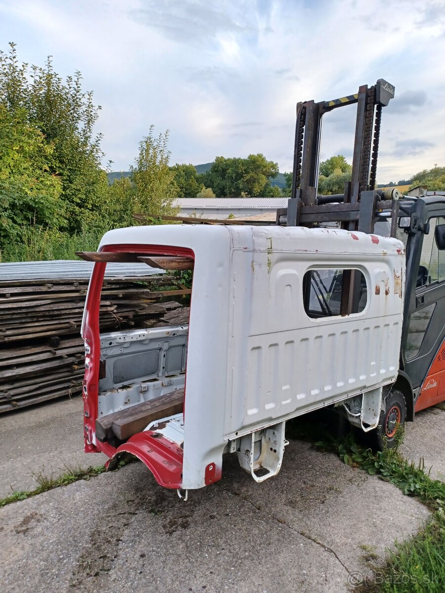 Kabina na náhradne diely Nissan cabstar NT 400