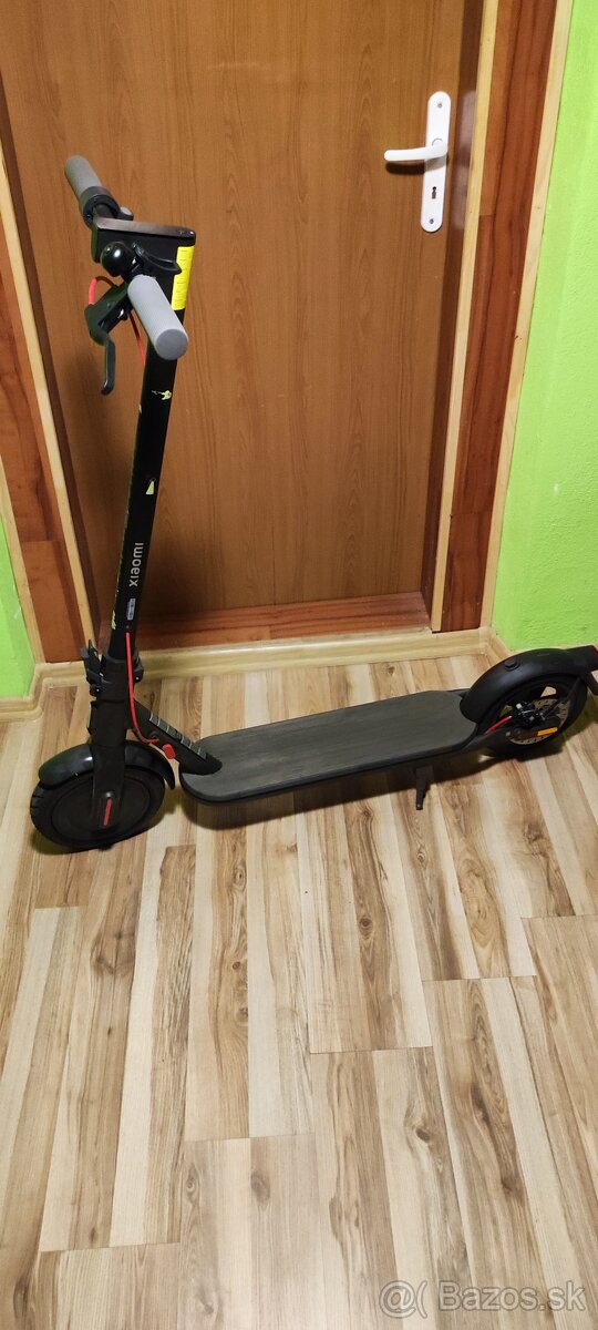 elektrická kolobežka Xiaomi Mi Scooter 4