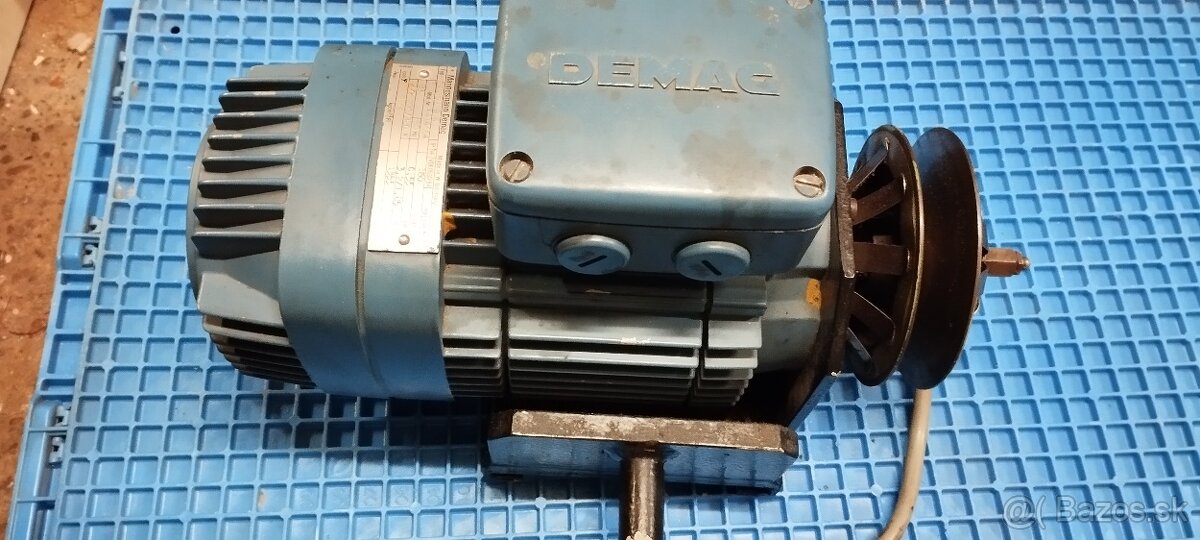 Elektromotor 0,55kW 1355ot. 220/380V