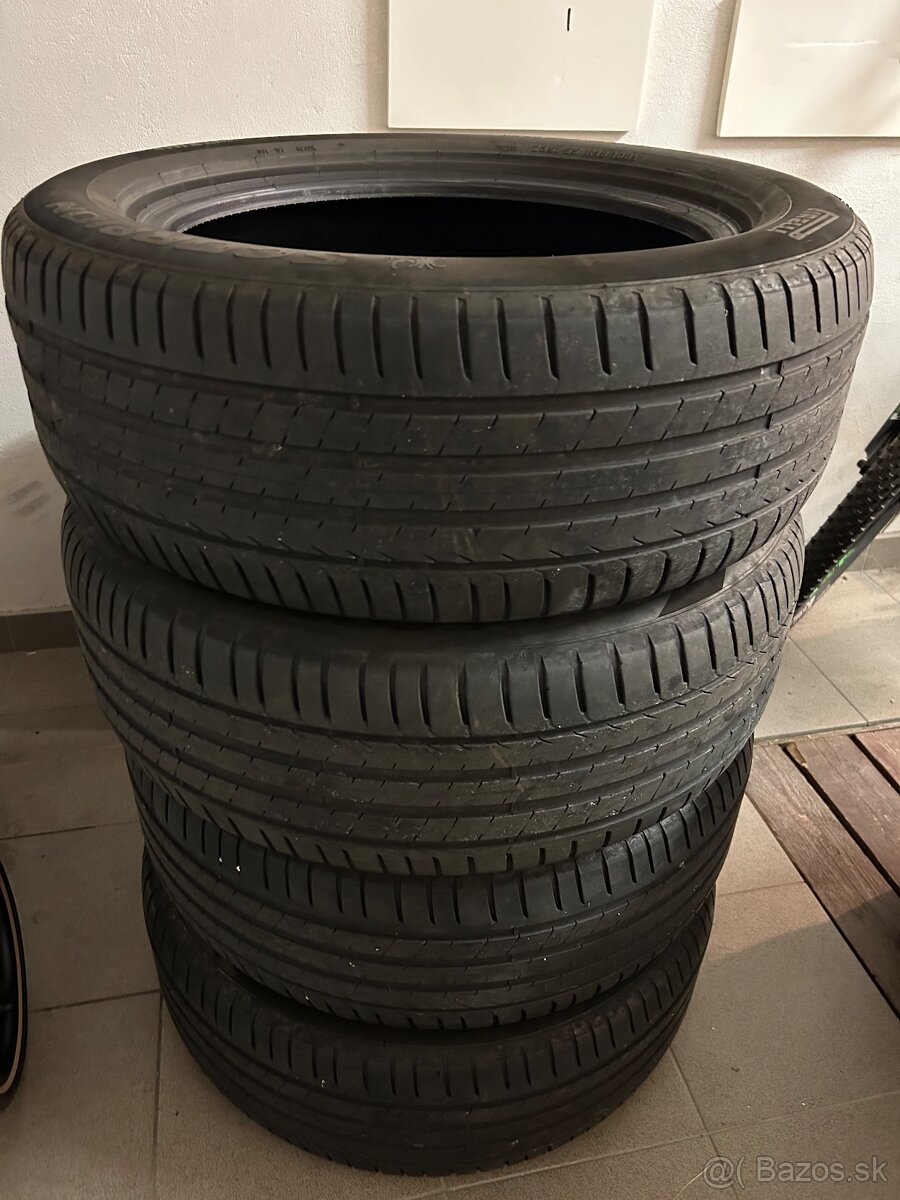 4x Pirelli scorpion 235/55 R18