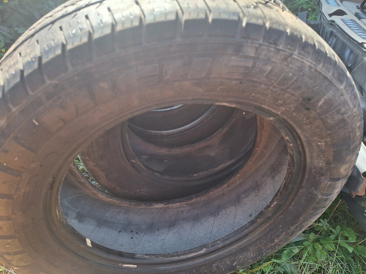 215/60 r16c letné pneumatiky darujem