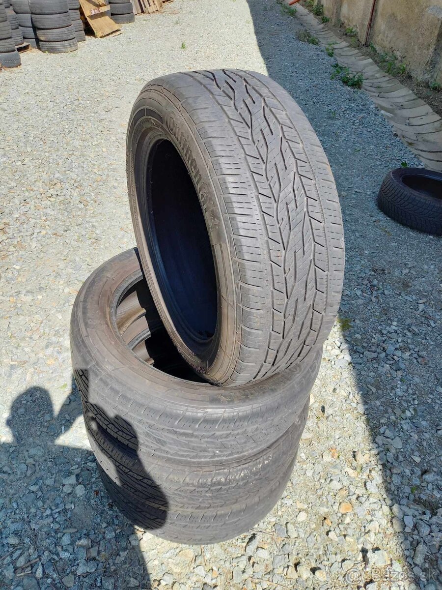 Pneu 225/55r18.  98v. Continental