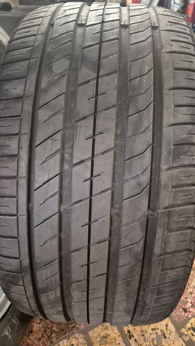 285/30 R20 Nexen