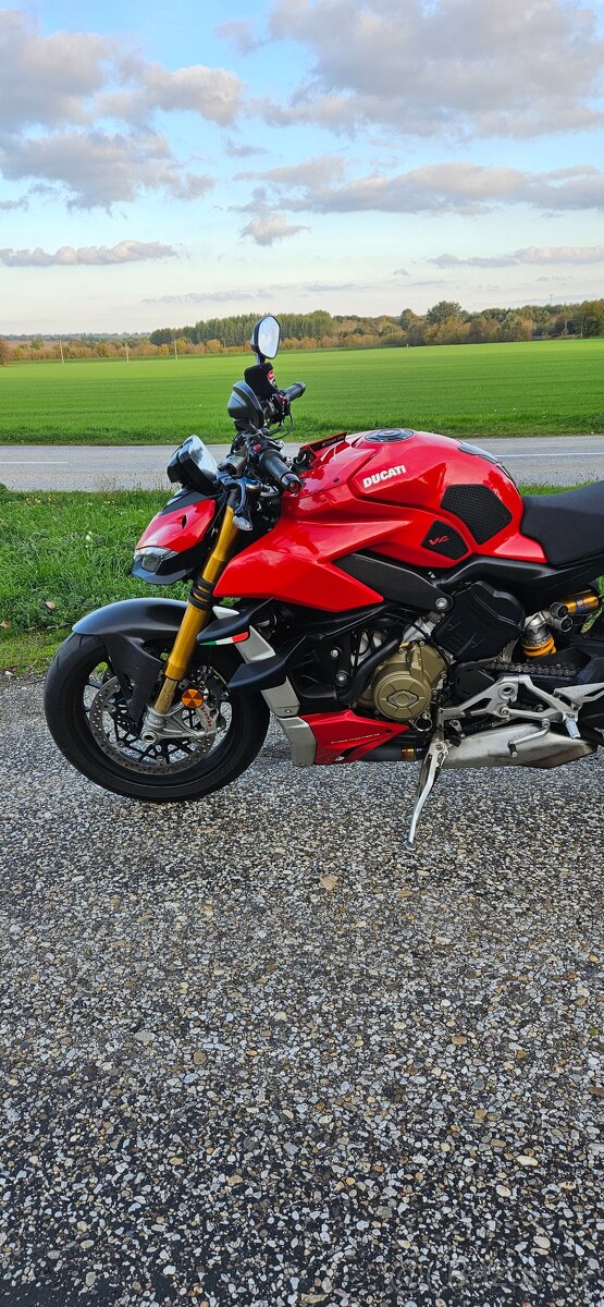 Ducati streetfighter V4S