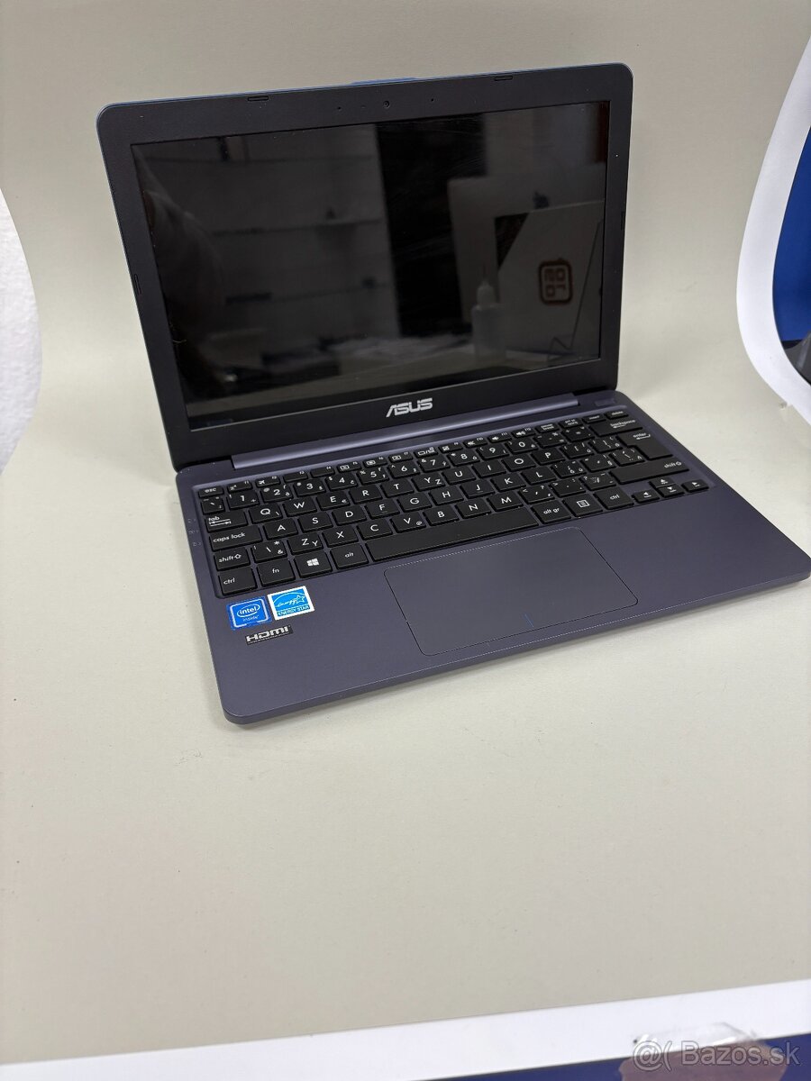 Asus E203M