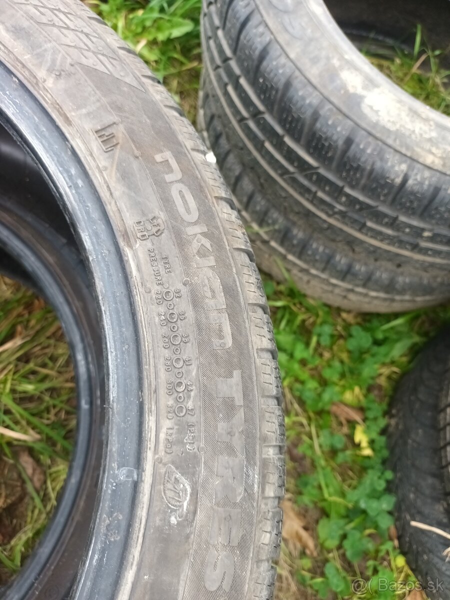 225/40r19