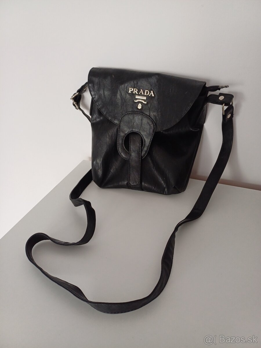 Dámska čierna crossbody kabelka