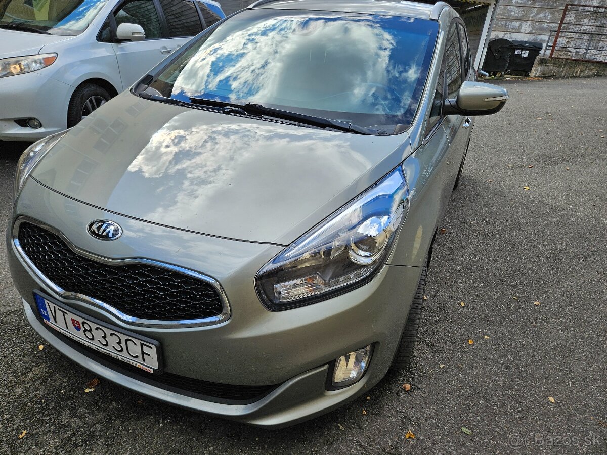 Kia carens