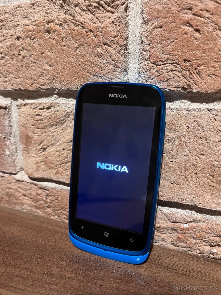 Nokia Lumia 610, modrá, krásny stav