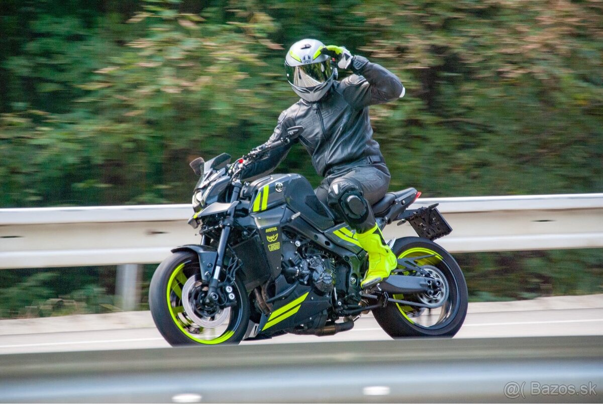 YAMAHA MT-09