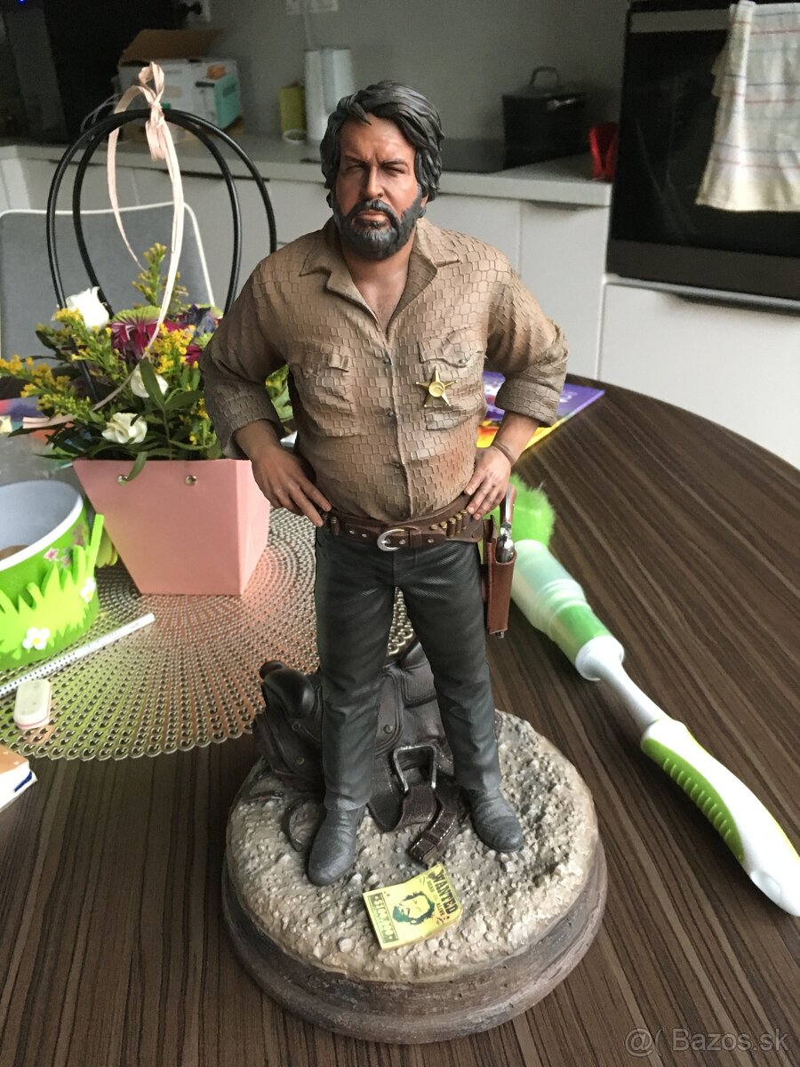 BUD SPENCER INFINITY STATUE