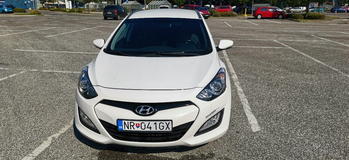 Hyundai I30 CW 1.6,88kw,benzín,Navigácia,kamera