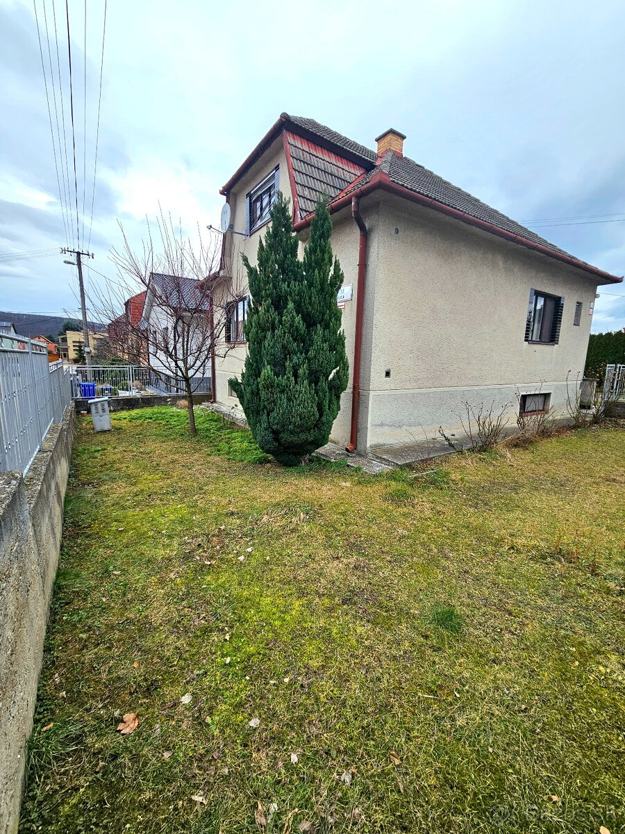 Tehlový rodinný dom v pôvodnom stave - Trenčín / Opatová