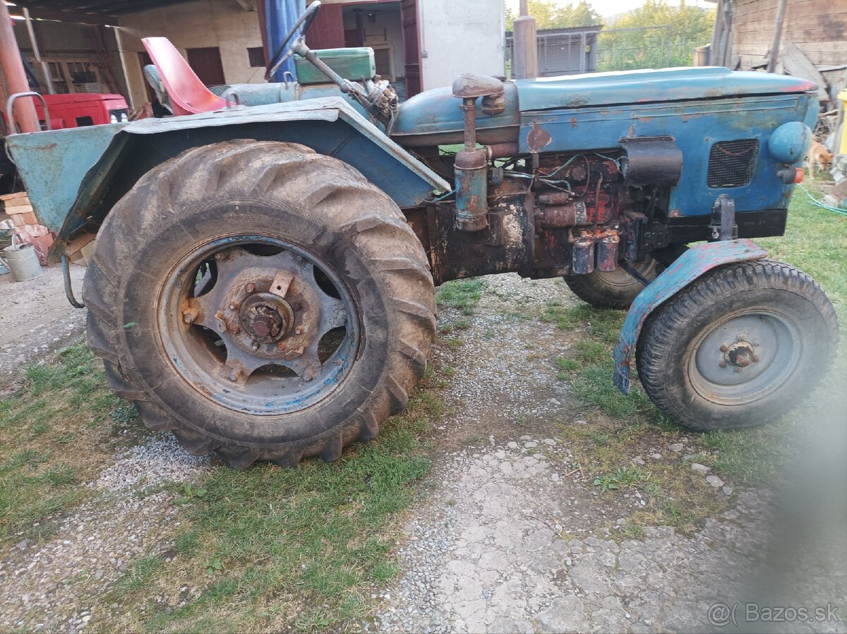 Zetor 25 a kultivátorom s bránami záber 230cm