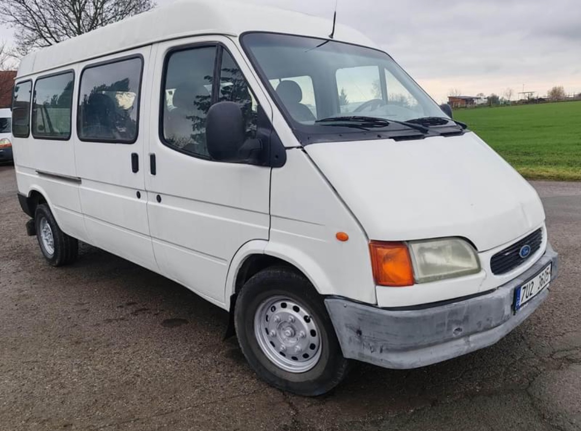 Ford transit 2.5d 9 míst