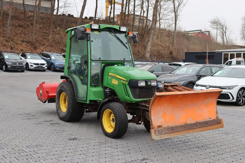 Traktor John Deere 2032R