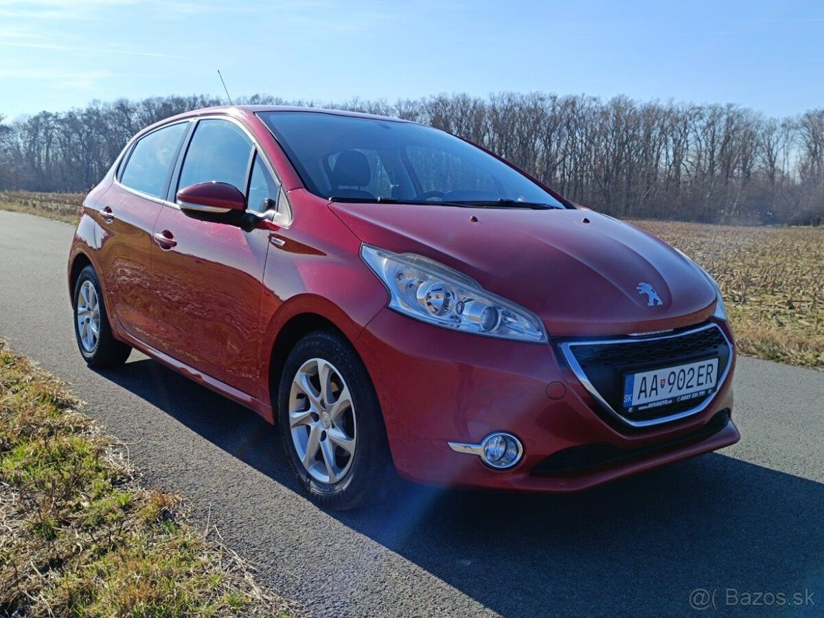 Peugeot 208, 1.2 benzín, r. 2014, STK do 04/2026