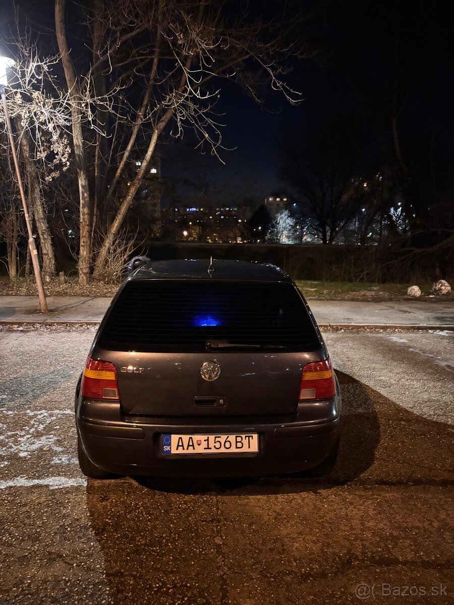 Golf 4   1.4 benzín