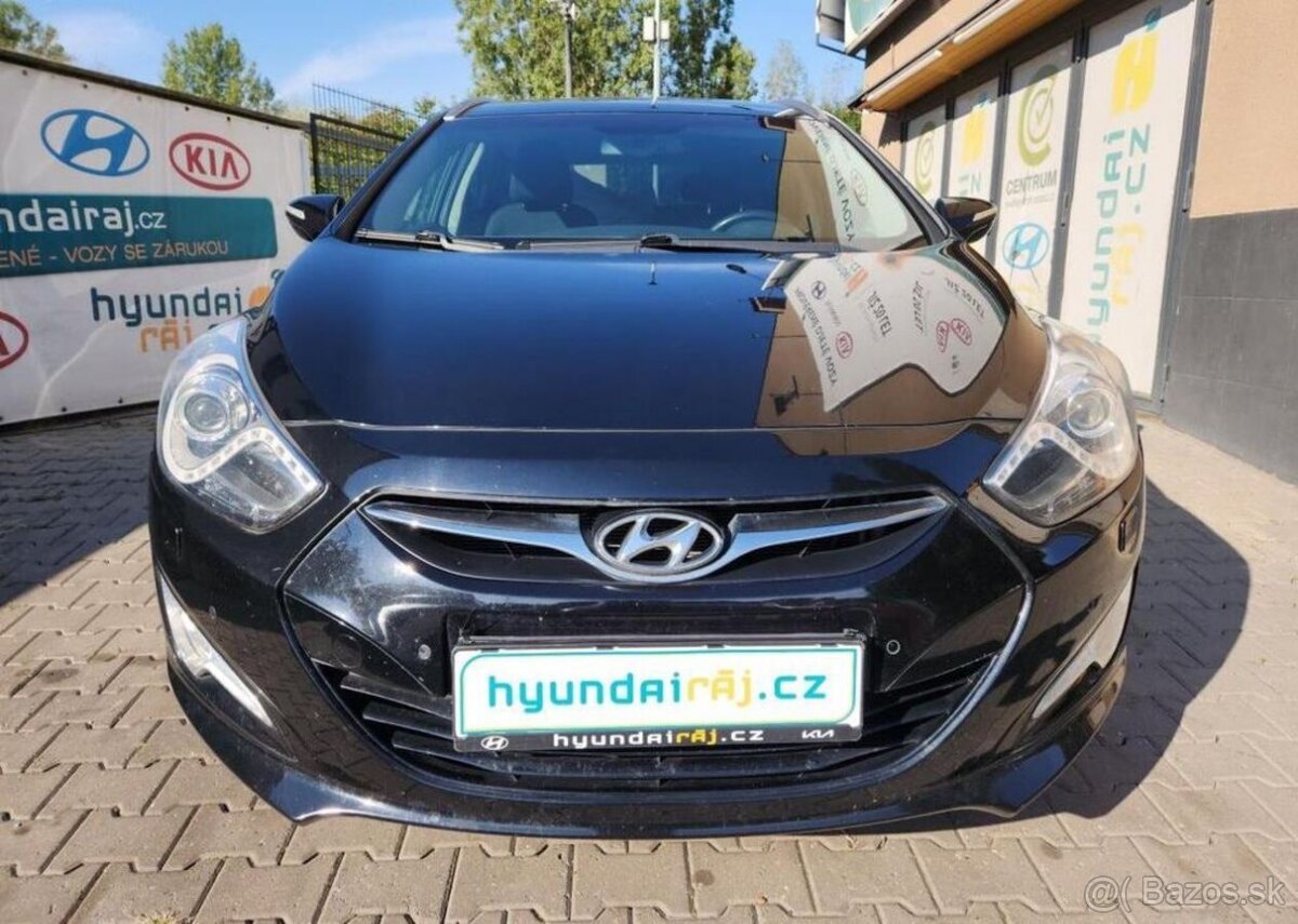 Hyundai i40 2.0-GDi-benzín-NAVI-KAMERA1