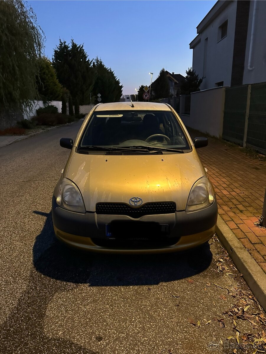 Predám Toyota yaris 1.0i rok 2001