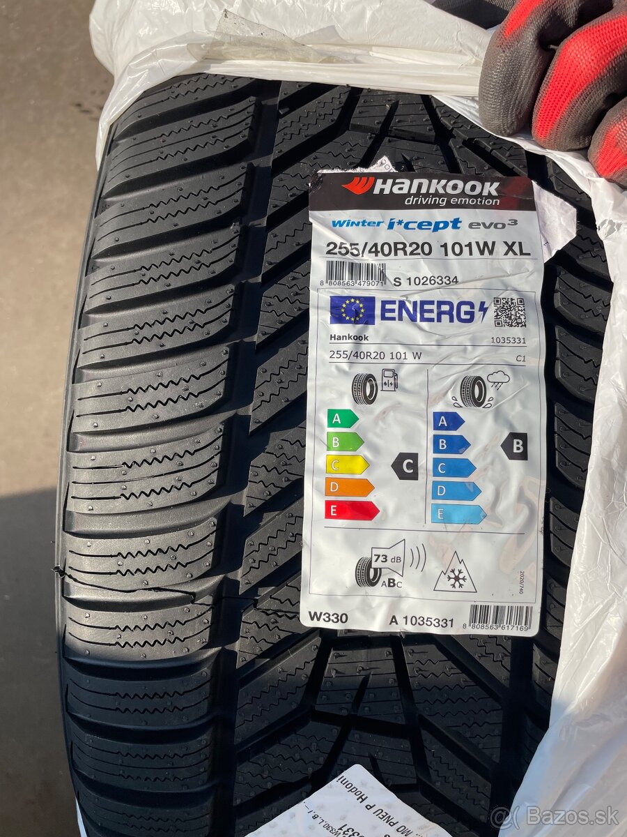 Zimné pneumatiky 255/40r20 W330 101W XL