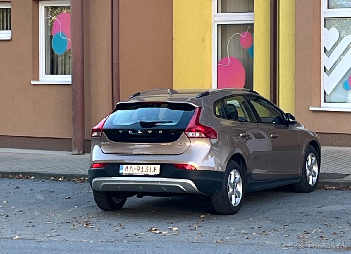 Predám Volvo V40 Cross Country 1.6L 84kW D2 AT