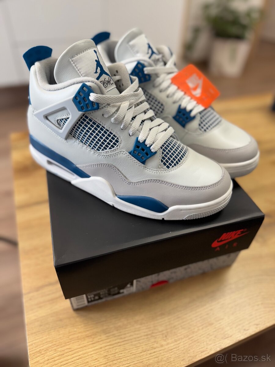 Air Jordan Retro 4