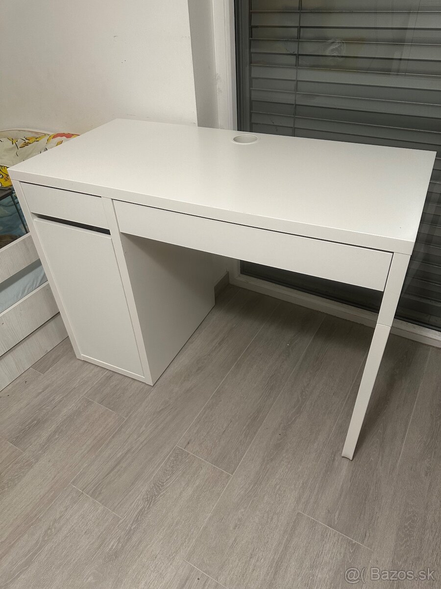 Stolík na počítač Ikea