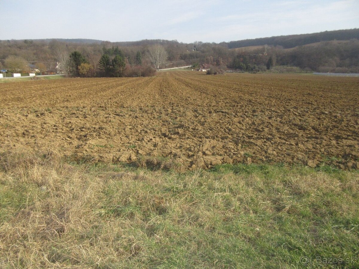 Na predaj pozemok 6.343 m2 na výstavbu rodinných domov, inži