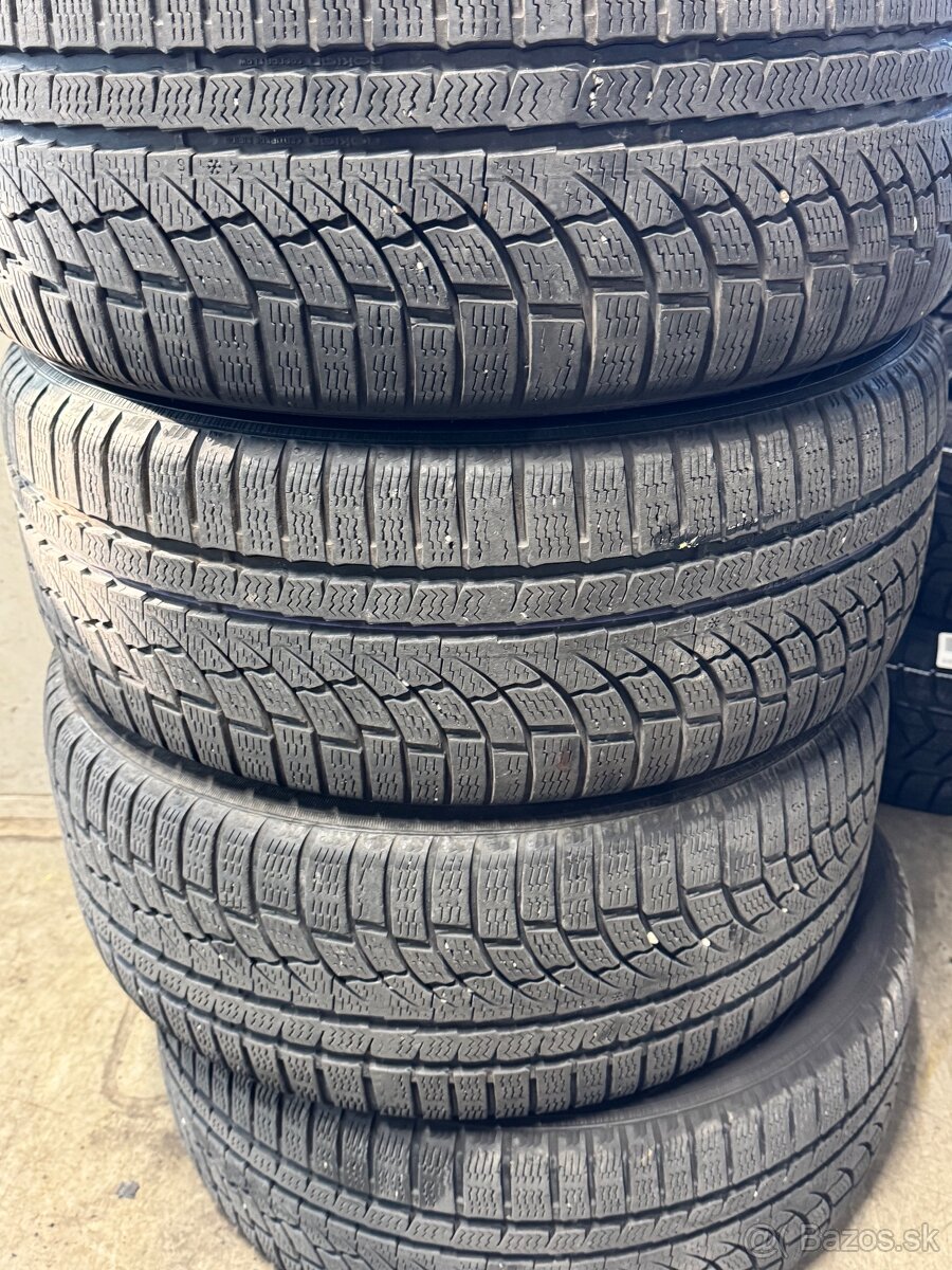 235/45R18