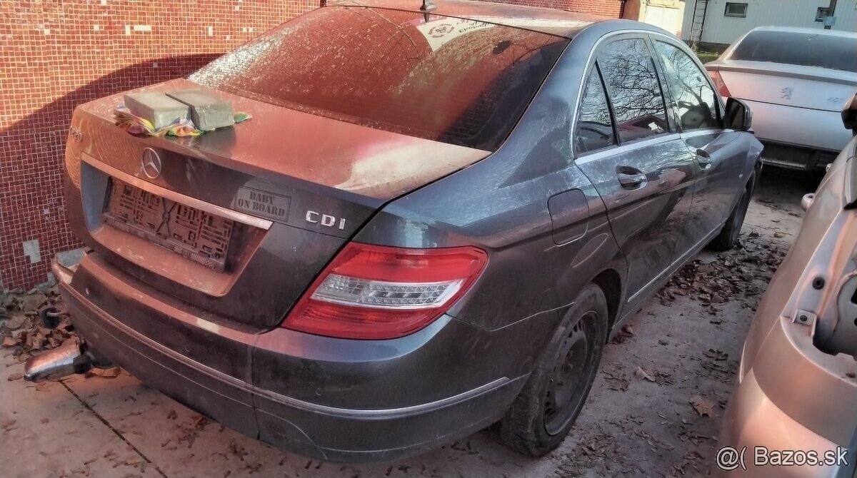 Mercedes C200 W204 2.2 CDI 2008 Predám DVERE, TRYSKY A646070