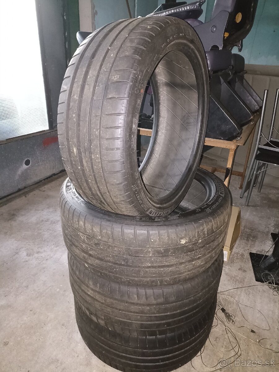 225/40 R18 Michelin