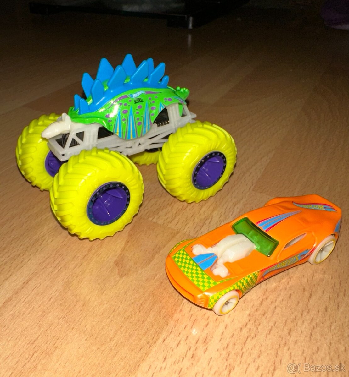 Hot Wheels - svietiace v tme - autíčko a monster truck