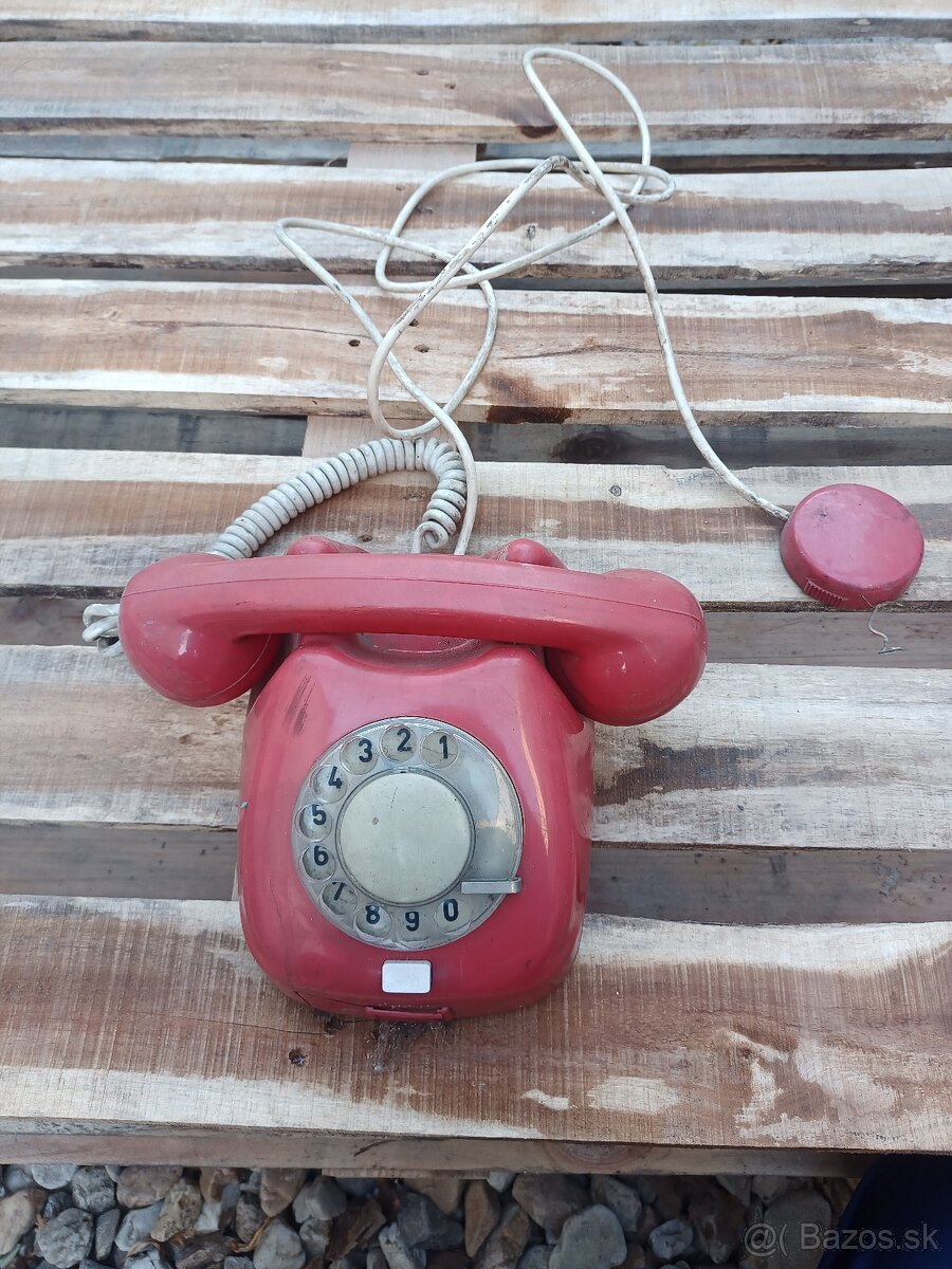 Retro telefón pevná linka