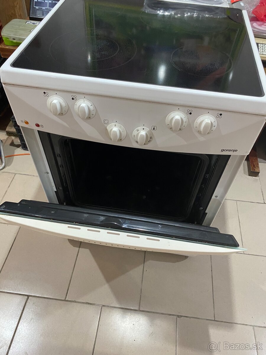 Sklokeramicky sporak. GORENJE