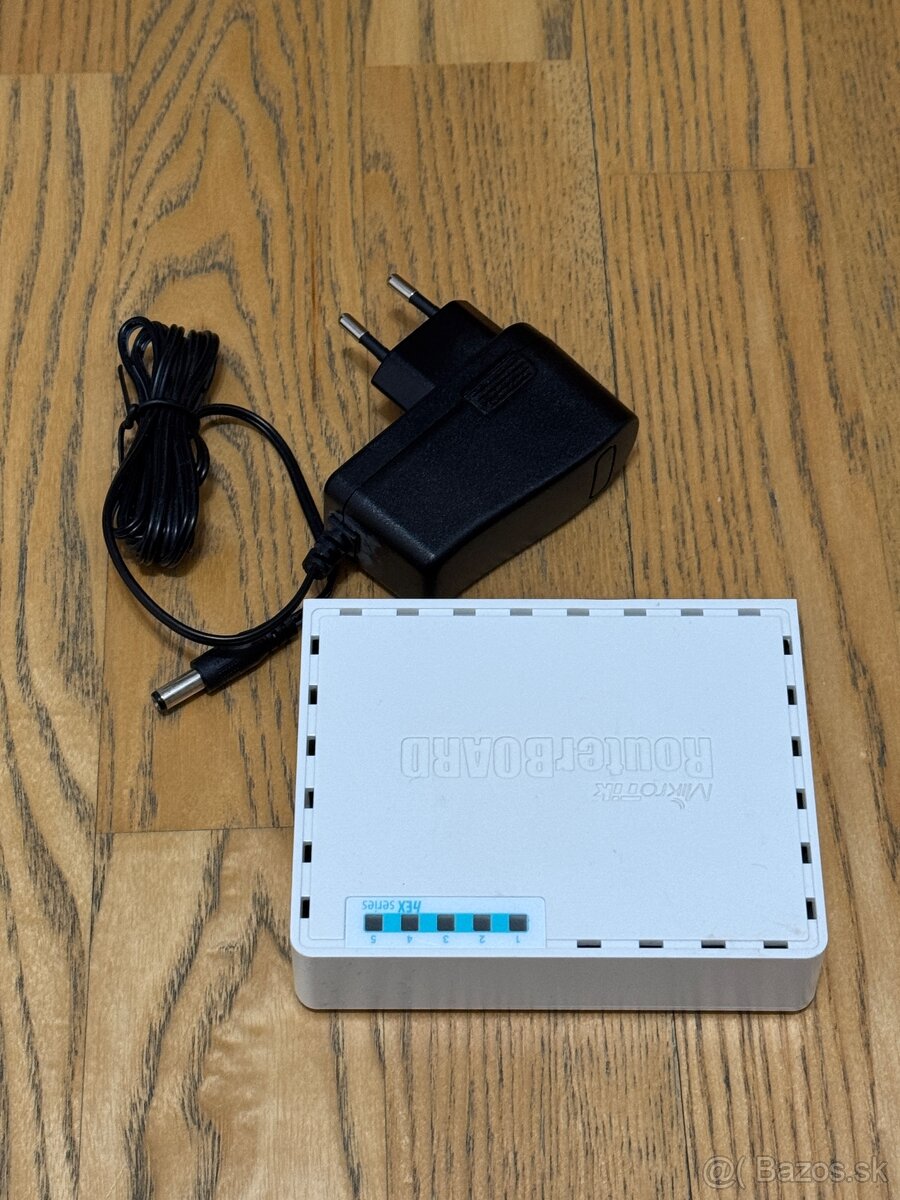 Router Mikrotik RB750Gr3