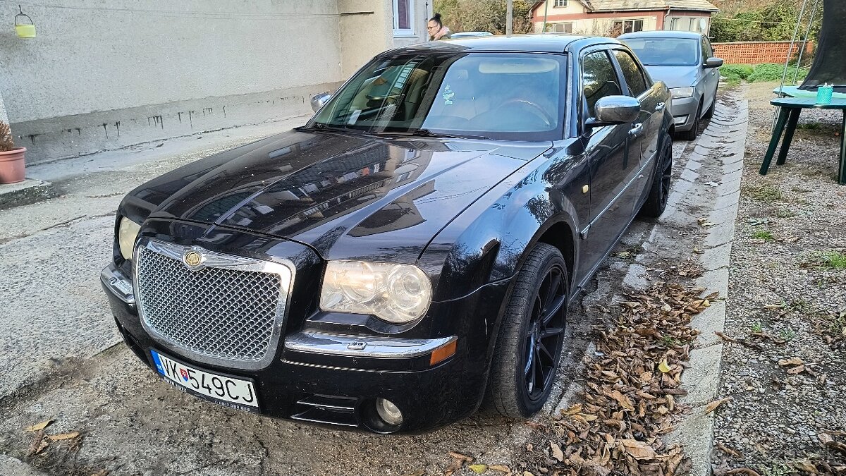 Predám limuzínu Chrysler 300C