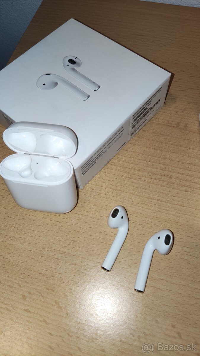 Apple Airpods with Charging case