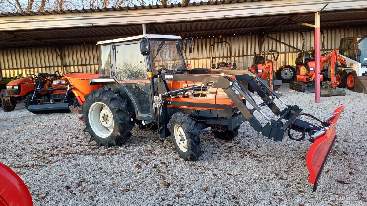 malotraktor Kubota GL29 s kabinou a nakladačem