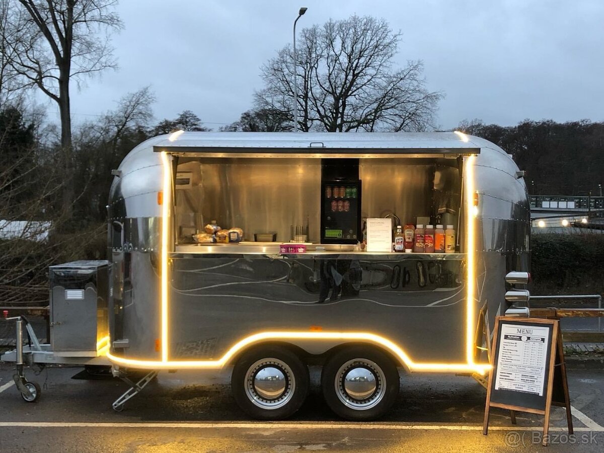 NOVÝ Food truck - pojazdná kuchyňa, výčap, predajňa