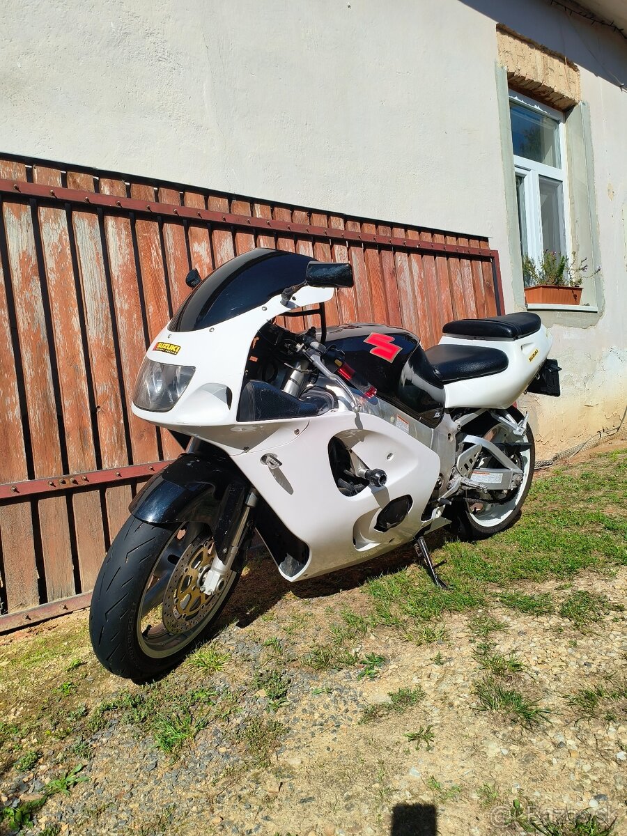 Suzuki GSXR 750 srad